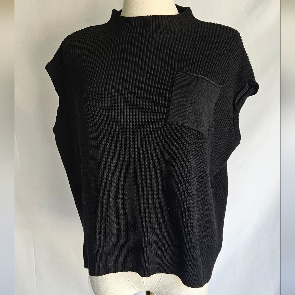 Black Sleeveless Knit Sweater with Pocket Size XL